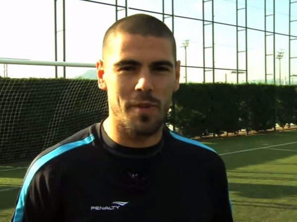 Víctor Valdés: Collecting Crosses — FourFourTwo Performance